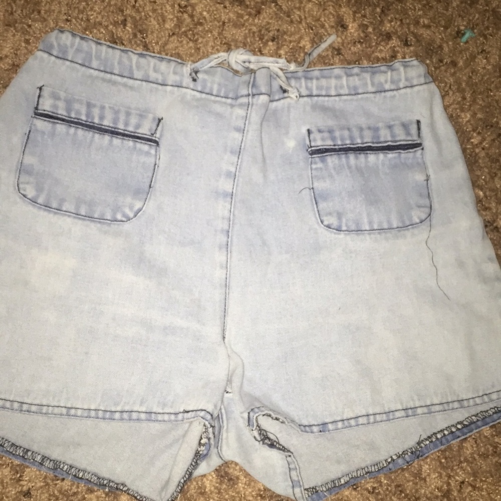 Cute jean shorts!!